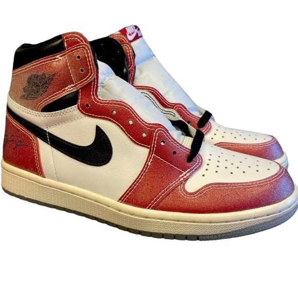 Air Jordan 1 Retro High OG SP X Trophy Room 'Chicago' sneakers. Size 8M.